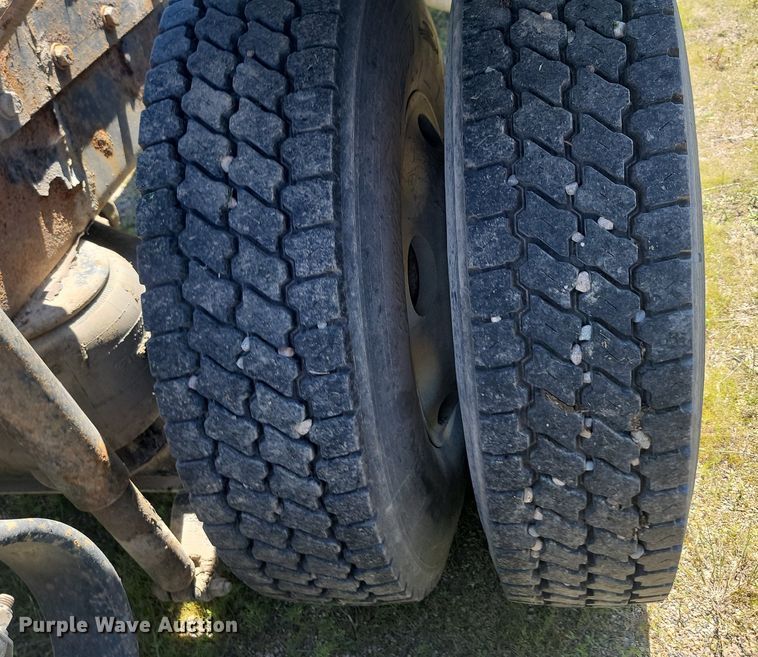 image for item NZ9970 2007 Peterbilt  385 semi truck