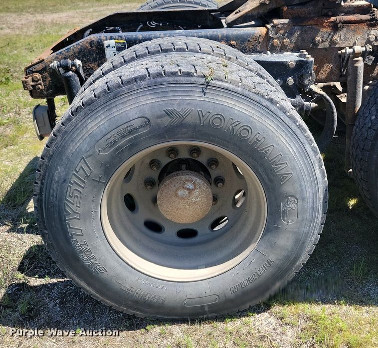 image for item NZ9970 2007 Peterbilt  385 semi truck