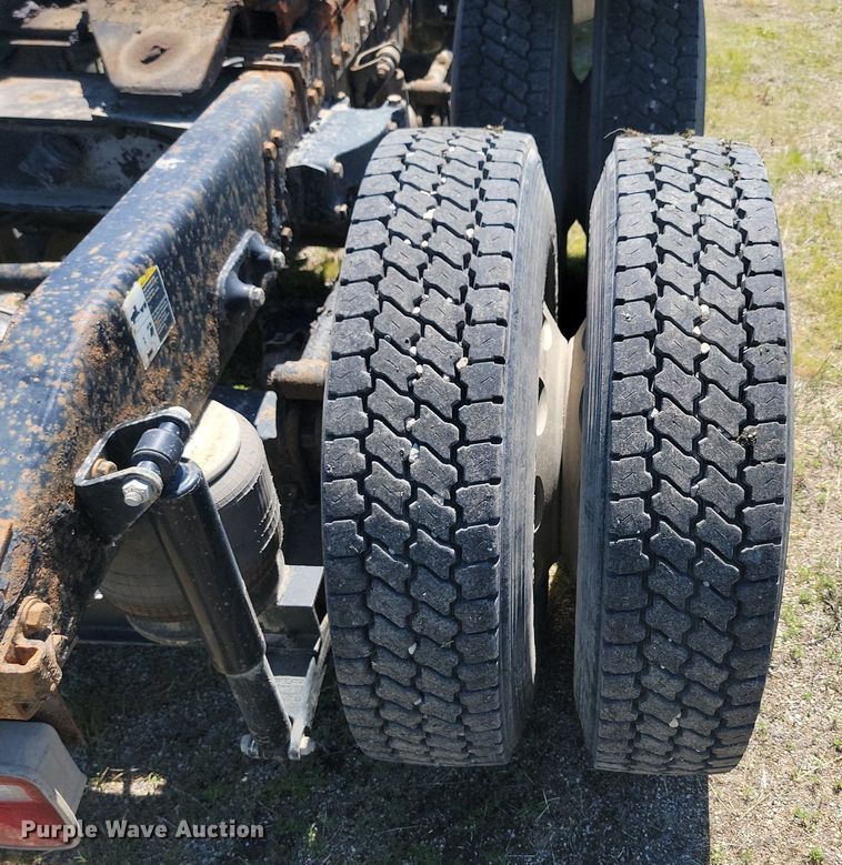 image for item NZ9970 2007 Peterbilt  385 semi truck