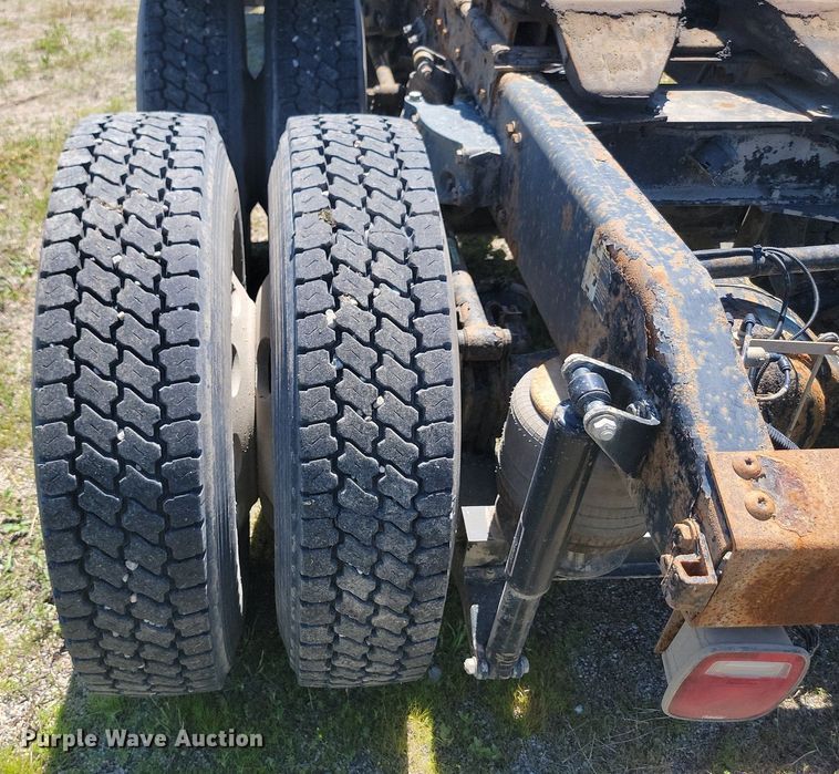 image for item NZ9970 2007 Peterbilt  385 semi truck