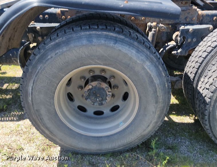 image for item NZ9970 2007 Peterbilt  385 semi truck