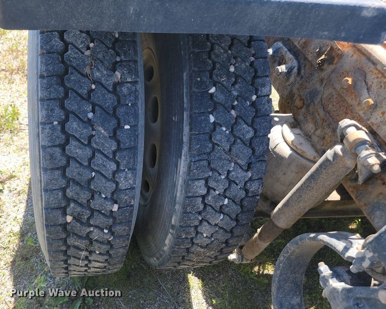 image for item NZ9970 2007 Peterbilt  385 semi truck