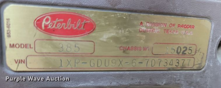 image for item NZ9970 2007 Peterbilt  385 semi truck