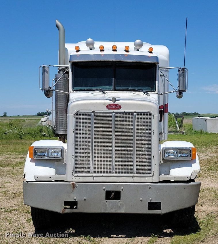 image for item NZ9971 2002 Peterbilt  378 semi truck
