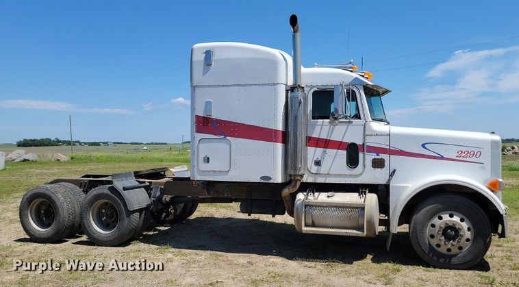 image for item NZ9971 2002 Peterbilt  378 semi truck