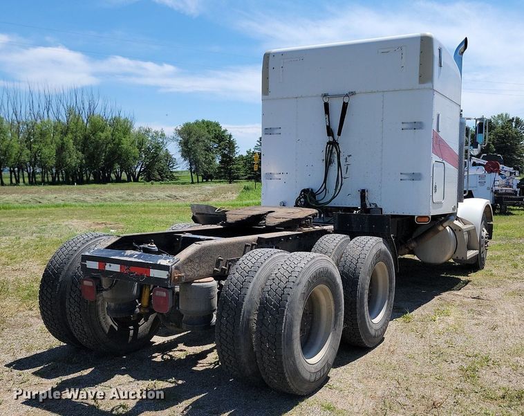 image for item NZ9971 2002 Peterbilt  378 semi truck
