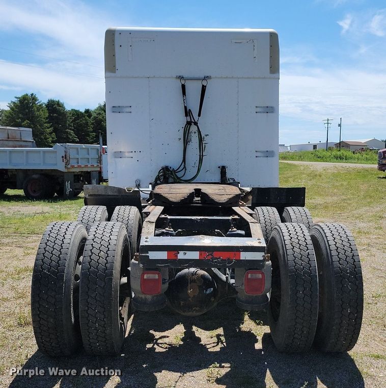 image for item NZ9971 2002 Peterbilt  378 semi truck