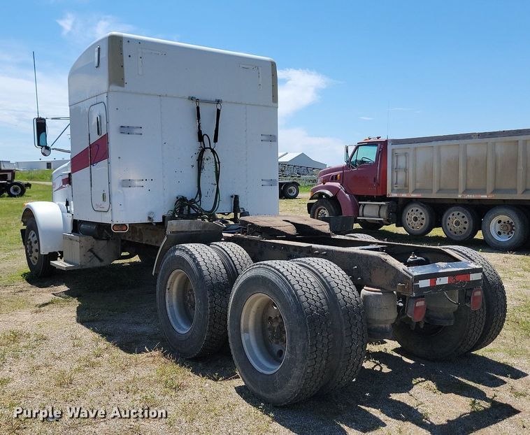 image for item NZ9971 2002 Peterbilt  378 semi truck