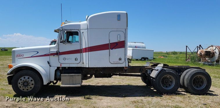image for item NZ9971 2002 Peterbilt  378 semi truck