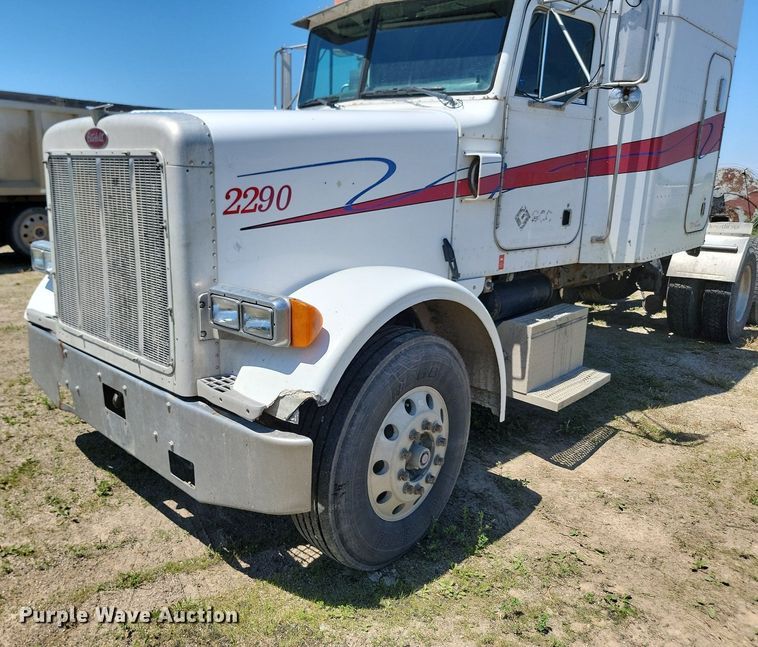 image for item NZ9971 2002 Peterbilt  378 semi truck