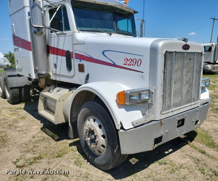 image for item NZ9971 2002 Peterbilt  378 semi truck