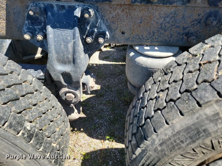 image for item NZ9971 2002 Peterbilt  378 semi truck