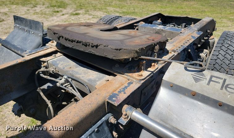 image for item NZ9971 2002 Peterbilt  378 semi truck