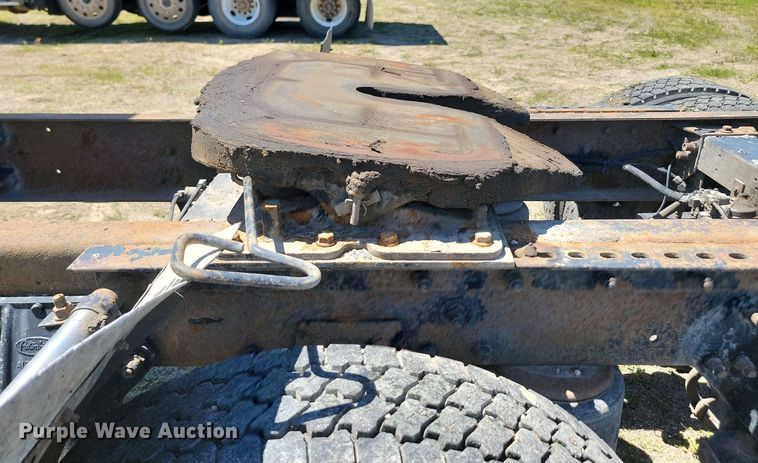 image for item NZ9971 2002 Peterbilt  378 semi truck