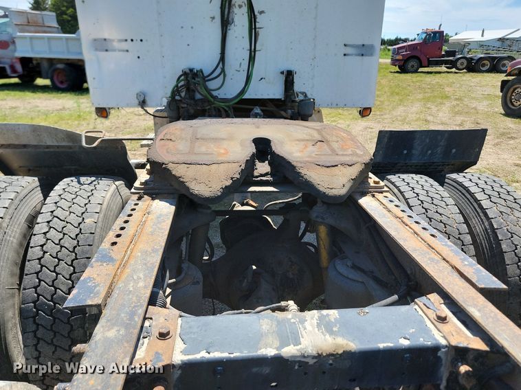 image for item NZ9971 2002 Peterbilt  378 semi truck