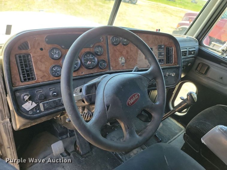 image for item NZ9971 2002 Peterbilt  378 semi truck