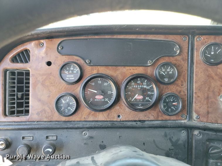 image for item NZ9971 2002 Peterbilt  378 semi truck