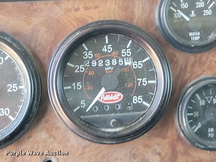 image for item NZ9971 2002 Peterbilt  378 semi truck