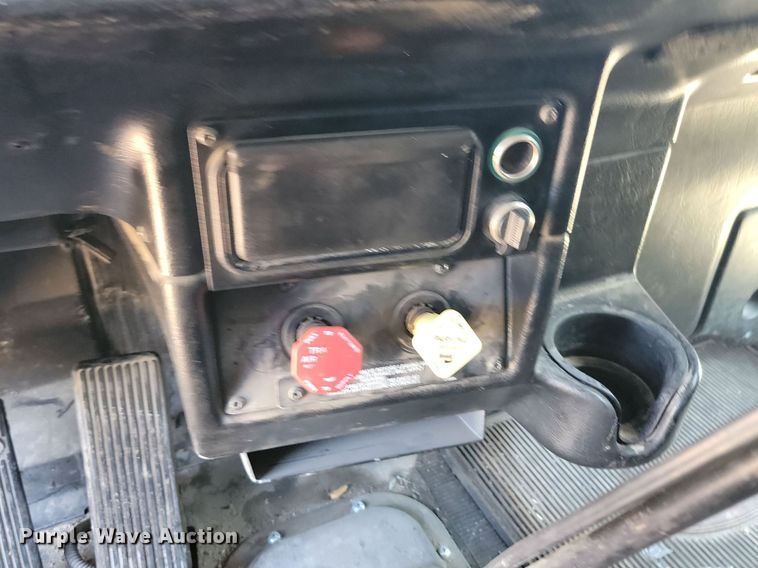 image for item NZ9971 2002 Peterbilt  378 semi truck