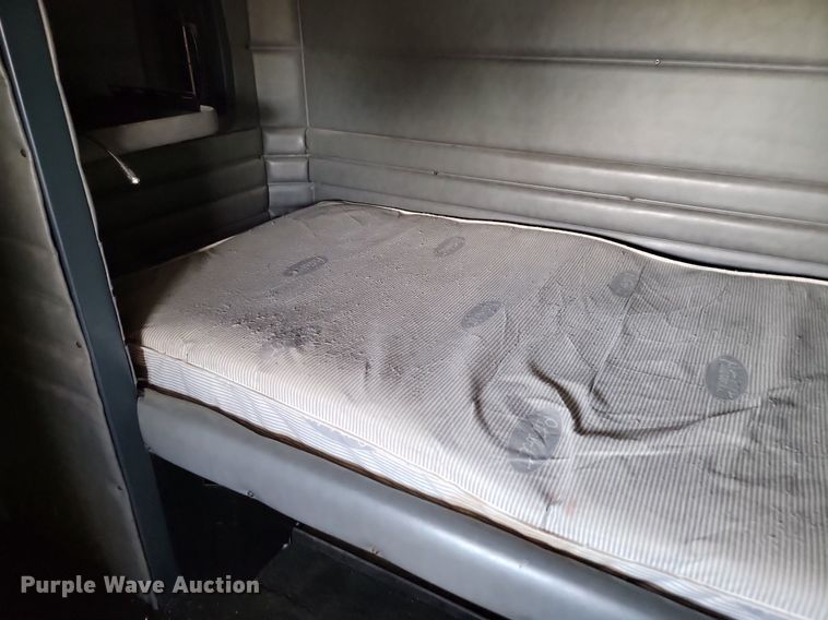 image for item NZ9971 2002 Peterbilt  378 semi truck