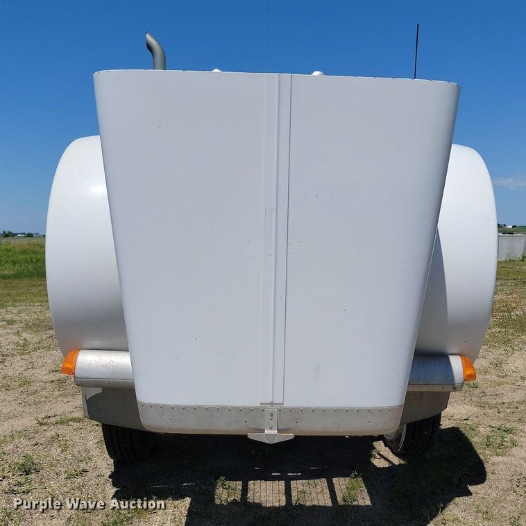 image for item NZ9971 2002 Peterbilt  378 semi truck