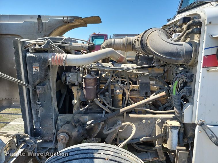 image for item NZ9971 2002 Peterbilt  378 semi truck