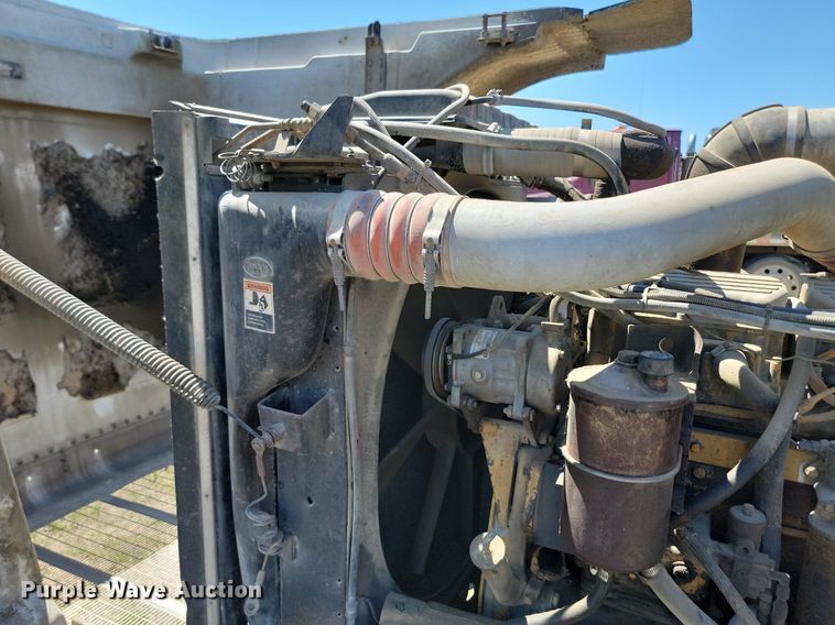 image for item NZ9971 2002 Peterbilt  378 semi truck