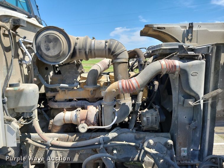 image for item NZ9971 2002 Peterbilt  378 semi truck