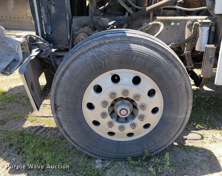 image for item NZ9971 2002 Peterbilt  378 semi truck