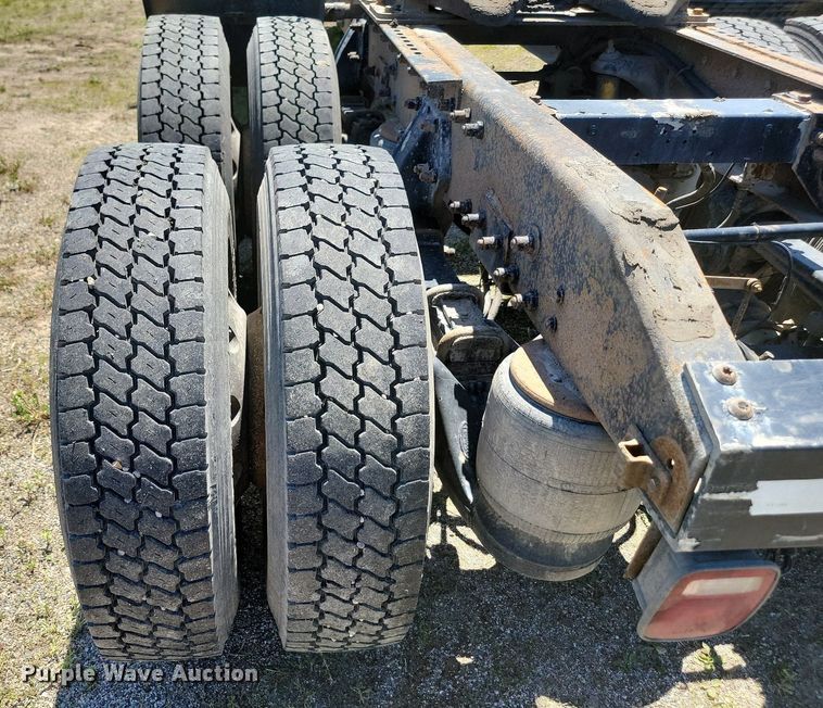 image for item NZ9971 2002 Peterbilt  378 semi truck