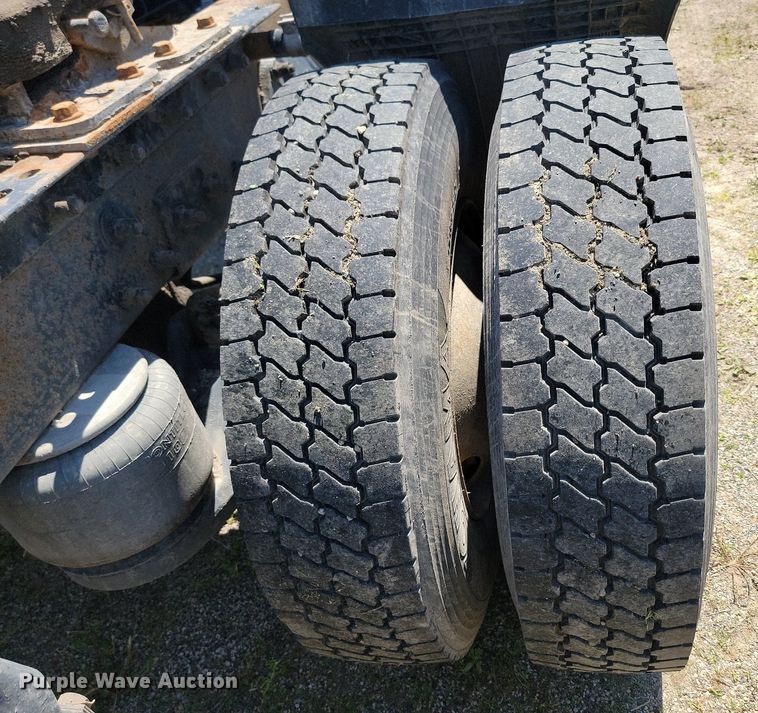 image for item NZ9971 2002 Peterbilt  378 semi truck