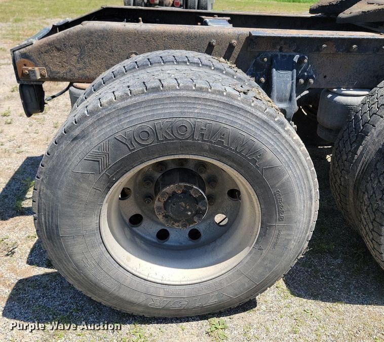 image for item NZ9971 2002 Peterbilt  378 semi truck