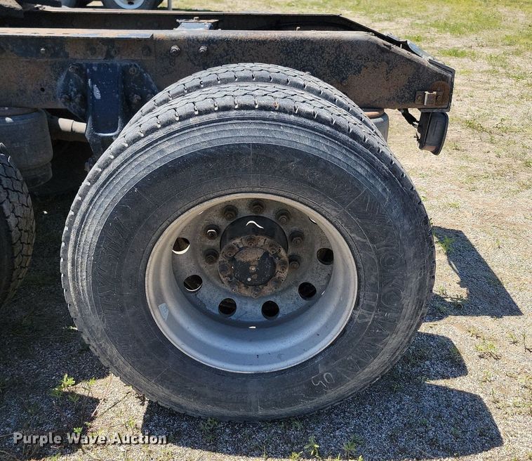 image for item NZ9971 2002 Peterbilt  378 semi truck