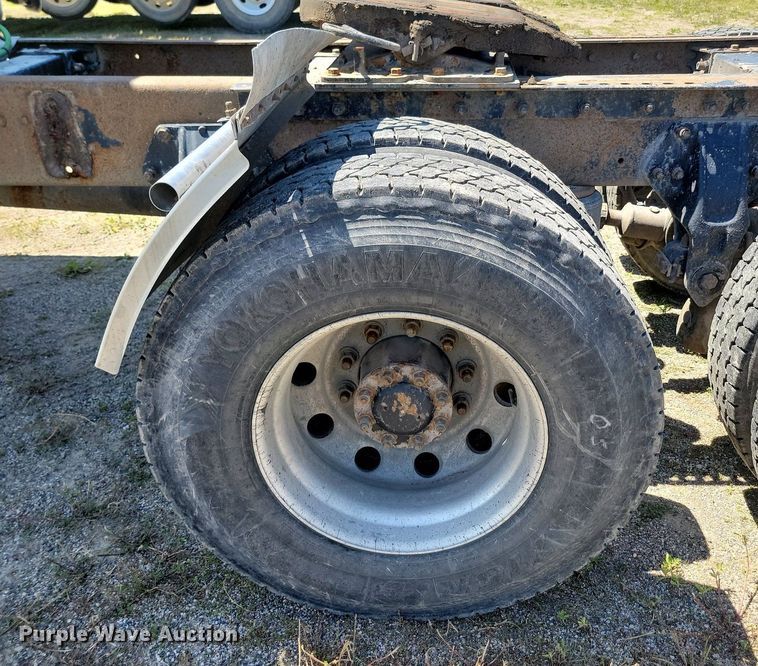 image for item NZ9971 2002 Peterbilt  378 semi truck