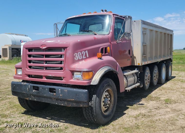 image for item NZ9972 1999 Sterling  LT9511 dump truck