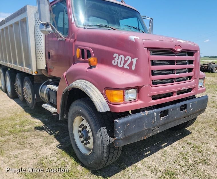 image for item NZ9972 1999 Sterling  LT9511 dump truck