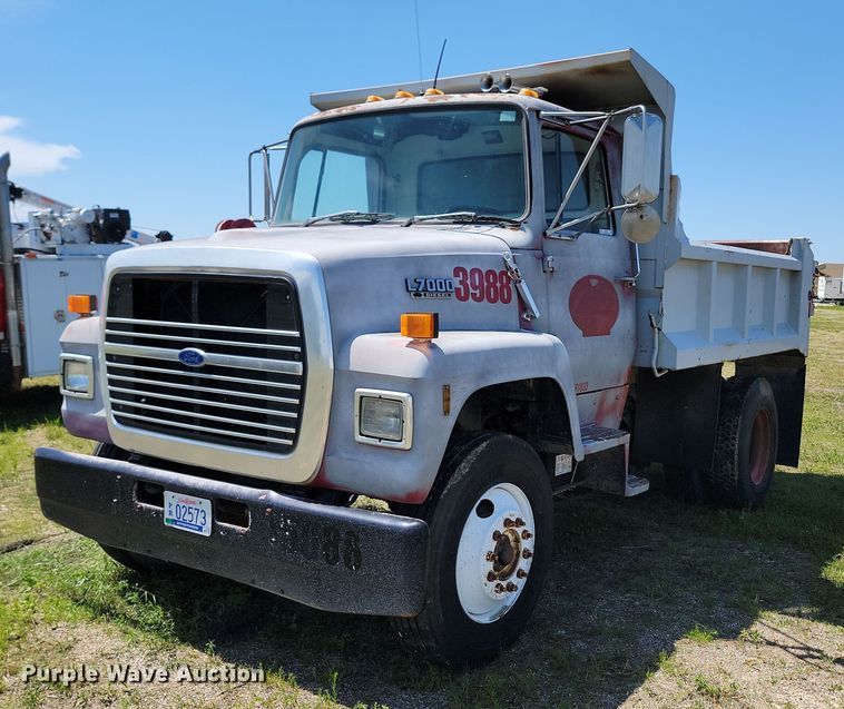 image for item NZ9973 1988 Ford  L7000 dump truck