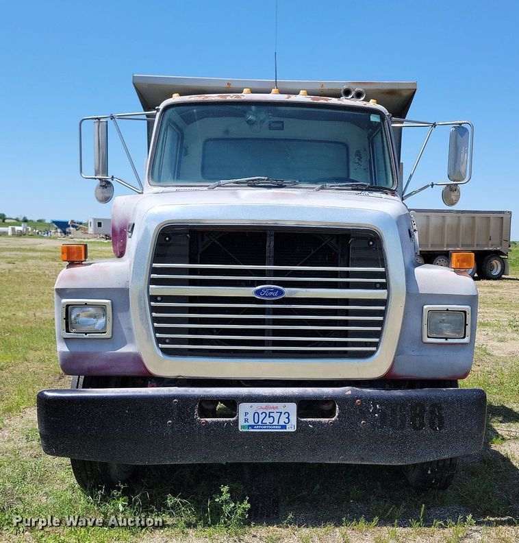 image for item NZ9973 1988 Ford  L7000 dump truck