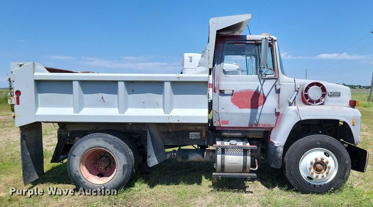 image for item NZ9973 1988 Ford  L7000 dump truck
