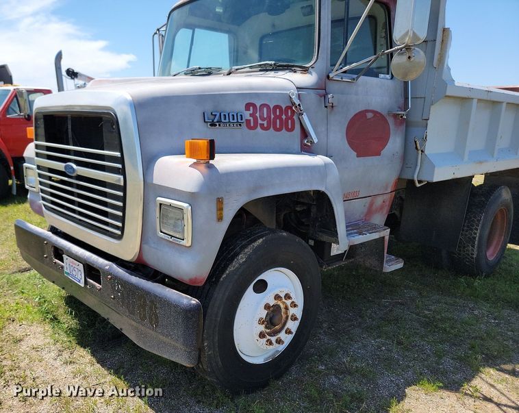 image for item NZ9973 1988 Ford  L7000 dump truck