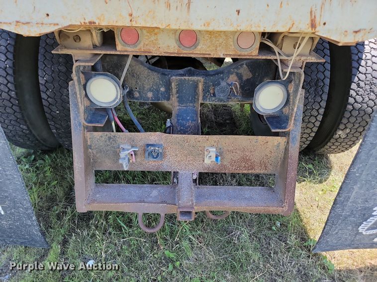 image for item NZ9973 1988 Ford  L7000 dump truck