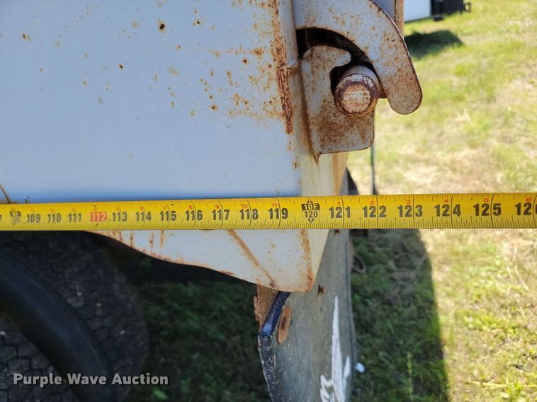 image for item NZ9973 1988 Ford  L7000 dump truck