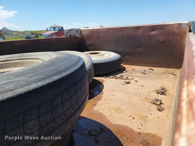 image for item NZ9973 1988 Ford  L7000 dump truck