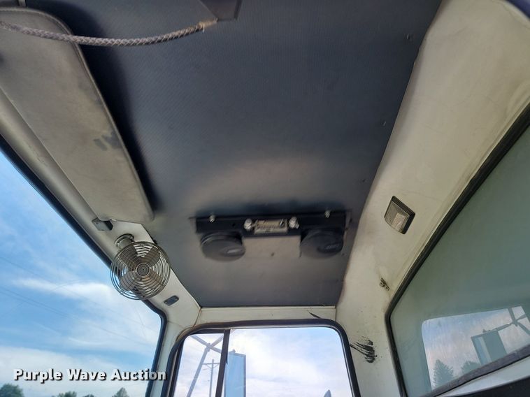 image for item NZ9973 1988 Ford  L7000 dump truck