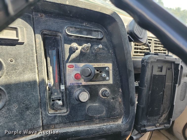 image for item NZ9973 1988 Ford  L7000 dump truck