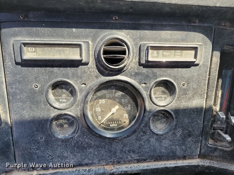 image for item NZ9973 1988 Ford  L7000 dump truck