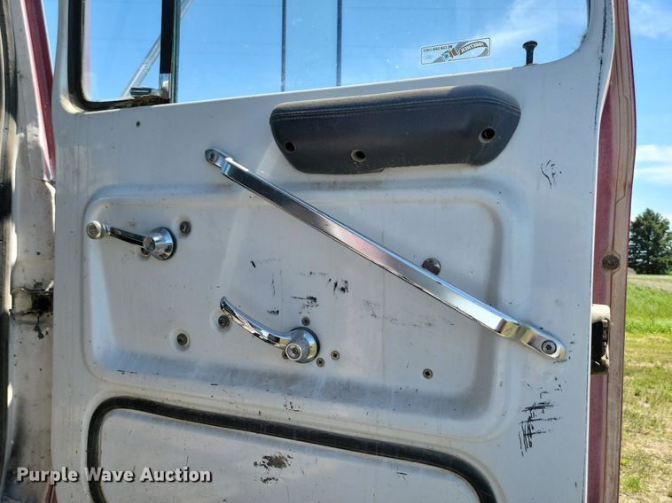 image for item NZ9973 1988 Ford  L7000 dump truck