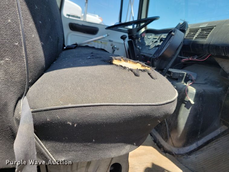 image for item NZ9973 1988 Ford  L7000 dump truck