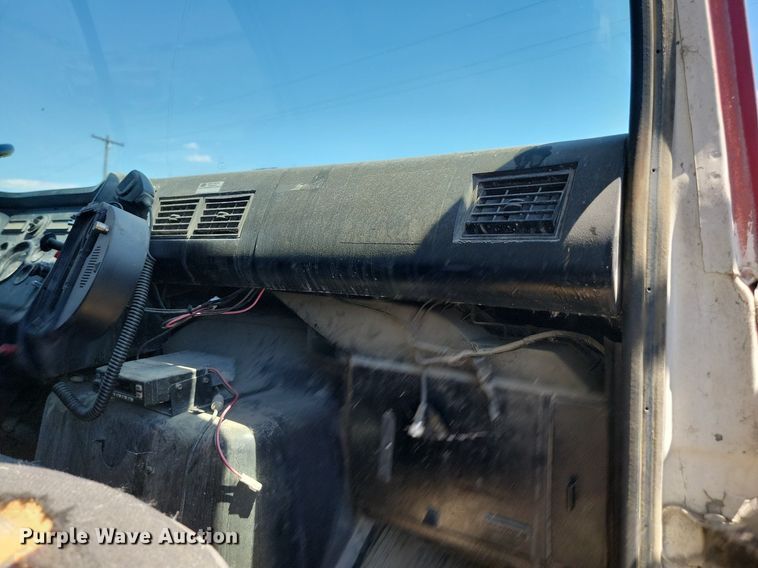 image for item NZ9973 1988 Ford  L7000 dump truck