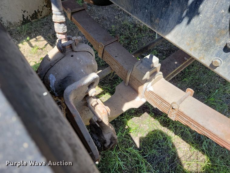 image for item NZ9973 1988 Ford  L7000 dump truck